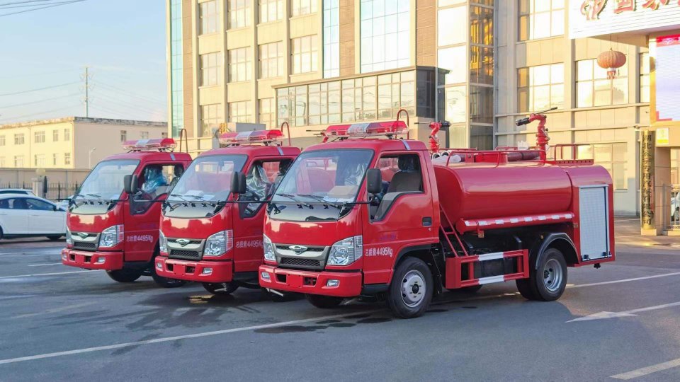 3臺福田藍(lán)牌2.5噸水罐消防車